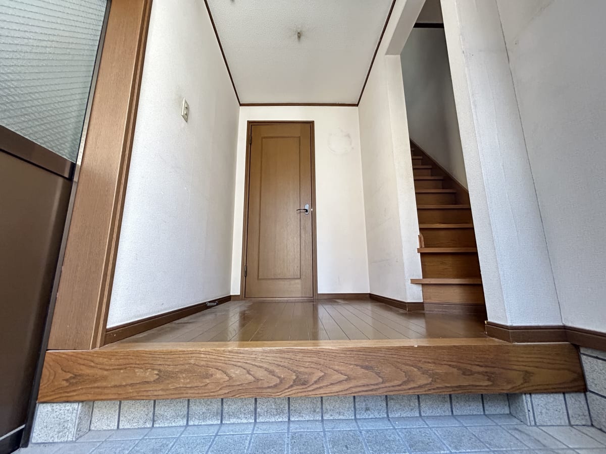(玄関) (玄関)